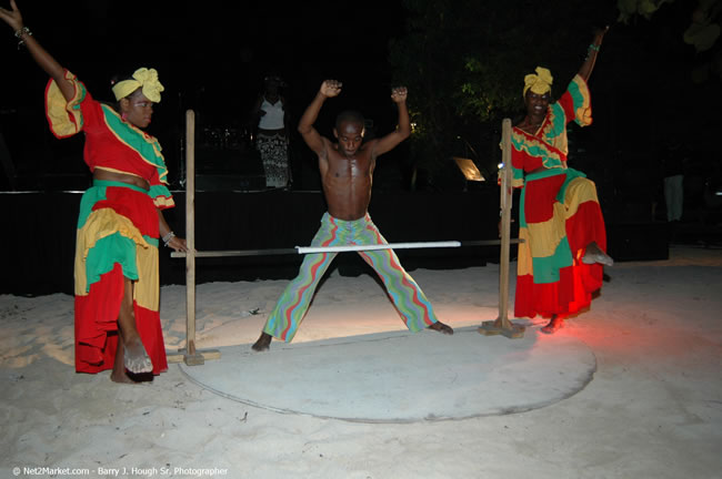 Half Moon Resort Party - Virgin Atlantic Inaugural Flight To Montego Bay, Jamaica Photos - Sir Richard Branson, President & Family, and 450 Passengers - Party Royal Pavillion at Half Moon Resort, Montego Bay, Jamaica - Monday, July 3, 2006 - Negril Travel Guide, Negril Jamaica WI - http://www.negriltravelguide.com - info@negriltravelguide.com...!