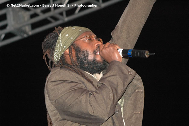 Tarrus Riley @ Western Consciousness 2007 - Presented by King of Kings Productons - Saturday, April 28, 2007 - Llandilo Cultural Centre, Savanna-La-Mar, Westmoreland, Jamaica W.I. - Negril Travel Guide, Negril Jamaica WI - http://www.negriltravelguide.com - info@negriltravelguide.com...!