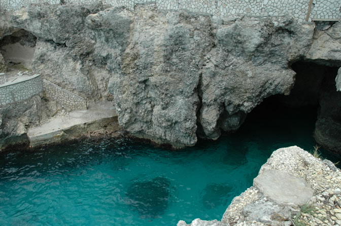 World Famous Rick's Cafe - Negril's West End Cliffs - Rebuilding After Ivan - Negril Travel Guide, Negril Jamaica WI - http://www.negriltravelguide.com - info@negriltravelguide.com...!