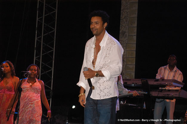 Shaggy @ The Aqueduct on Rose Hall - Friday, January 26, 2007 - 10th Anniversary - Air Jamaica Jazz & Blues Festival 2007 - The Art of Music - Tuesday, January 23 - Saturday, January 27, 2007, The Aqueduct on Rose Hall, Montego Bay, Jamaica - Negril Travel Guide, Negril Jamaica WI - http://www.negriltravelguide.com - info@negriltravelguide.com...!