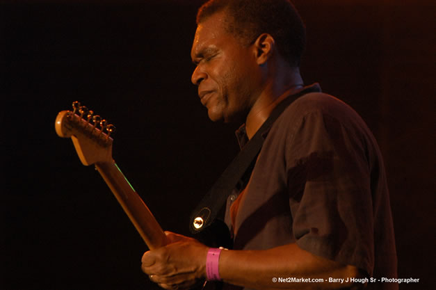 The Robert Cray Band @ The Aqueduct on Rose Hall - Friday, January 26, 2007 - 10th Anniversary - Air Jamaica Jazz & Blues Festival 2007 - The Art of Music - Tuesday, January 23 - Saturday, January 27, 2007, The Aqueduct on Rose Hall, Montego Bay, Jamaica - Negril Travel Guide, Negril Jamaica WI - http://www.negriltravelguide.com - info@negriltravelguide.com...!