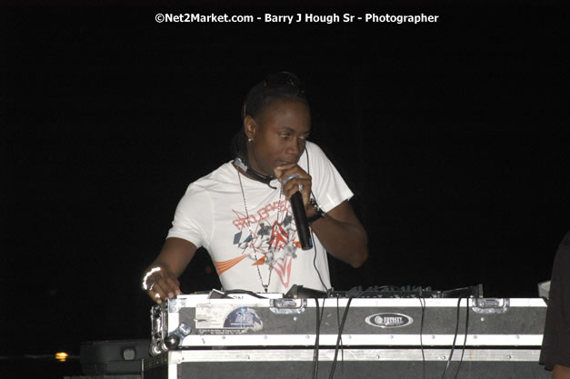 45 Cure's - Cure Fest 2007 - Selector Spin-Off: Sound System Selectors vs. Radio DJ's - Hosted by MC Nuffy, Pier 1, Montego Bay, Jamaica - Saturday, October 13, 2007 - Cure Fest 2007 October 12th-14th, 2007 Presented by Danger Promotions, Iyah Cure Promotions, and Brass Gate Promotions - Alison Young, Publicist - Photographs by Net2Market.com - Barry J. Hough Sr, Photographer - Negril Travel Guide, Negril Jamaica WI - http://www.negriltravelguide.com - info@negriltravelguide.com...!