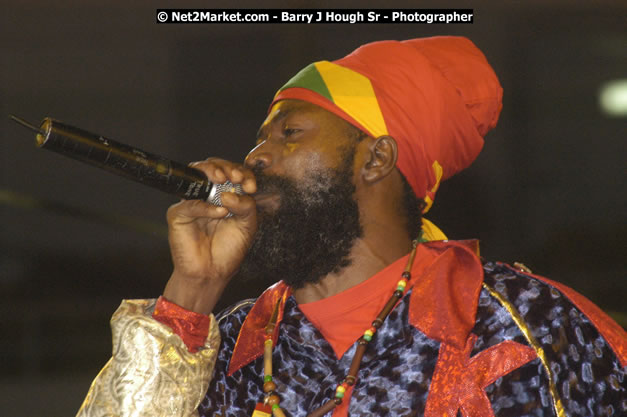 Capleton - Cure Fest 2007 - Longing For Concert at Trelawny Multi Purpose Stadium, Trelawny, Jamaica - Sunday, October 14, 2007 - Cure Fest 2007 October 12th-14th, 2007 Presented by Danger Promotions, Iyah Cure Promotions, and Brass Gate Promotions - Alison Young, Publicist - Photographs by Net2Market.com - Barry J. Hough Sr, Photographer - Negril Travel Guide, Negril Jamaica WI - http://www.negriltravelguide.com - info@negriltravelguide.com...!