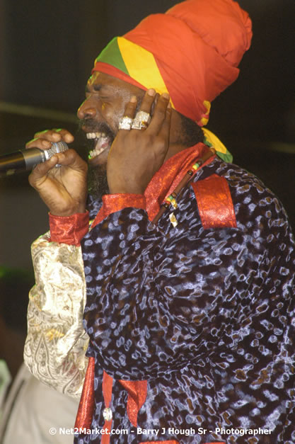 Capleton - Cure Fest 2007 - Longing For Concert at Trelawny Multi Purpose Stadium, Trelawny, Jamaica - Sunday, October 14, 2007 - Cure Fest 2007 October 12th-14th, 2007 Presented by Danger Promotions, Iyah Cure Promotions, and Brass Gate Promotions - Alison Young, Publicist - Photographs by Net2Market.com - Barry J. Hough Sr, Photographer - Negril Travel Guide, Negril Jamaica WI - http://www.negriltravelguide.com - info@negriltravelguide.com...!