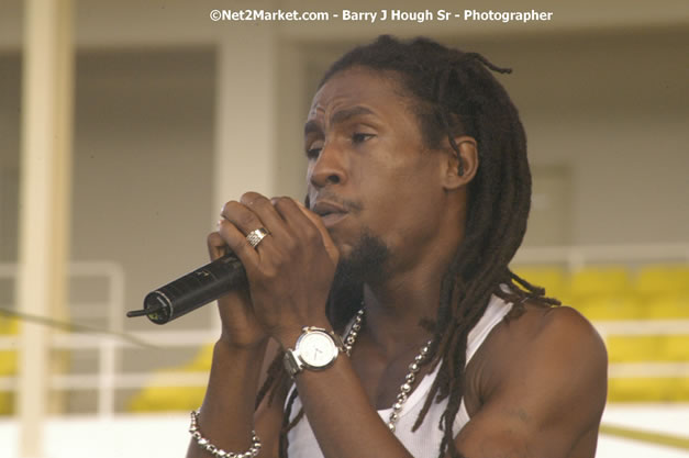 Jah Cure - Cure Fest 2007 - Longing For Concert at Trelawny Multi Purpose Stadium, Trelawny, Jamaica - Sunday, October 14, 2007 - Cure Fest 2007 October 12th-14th, 2007 Presented by Danger Promotions, Iyah Cure Promotions, and Brass Gate Promotions - Alison Young, Publicist - Photographs by Net2Market.com - Barry J. Hough Sr, Photographer - Negril Travel Guide, Negril Jamaica WI - http://www.negriltravelguide.com - info@negriltravelguide.com...!