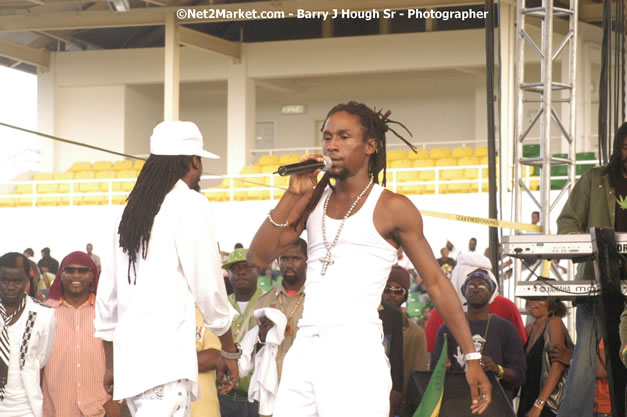 Jah Cure - Cure Fest 2007 - Longing For Concert at Trelawny Multi Purpose Stadium, Trelawny, Jamaica - Sunday, October 14, 2007 - Cure Fest 2007 October 12th-14th, 2007 Presented by Danger Promotions, Iyah Cure Promotions, and Brass Gate Promotions - Alison Young, Publicist - Photographs by Net2Market.com - Barry J. Hough Sr, Photographer - Negril Travel Guide, Negril Jamaica WI - http://www.negriltravelguide.com - info@negriltravelguide.com...!