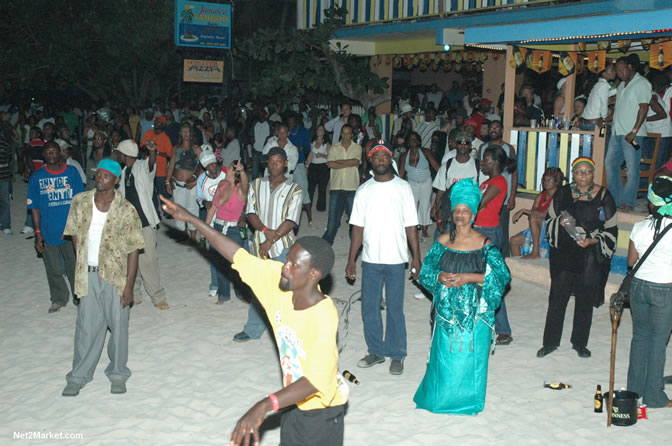 History Clash - Stone Love VS David Roddigan [Out of London] - June 5, 2005 - Presented by Jamaica Tamboo in association with Guinness - Negril Spot - Negril Travel Guide, Negril Jamaica WI - http://www.negriltravelguide.com - info@negriltravelguide.com...!