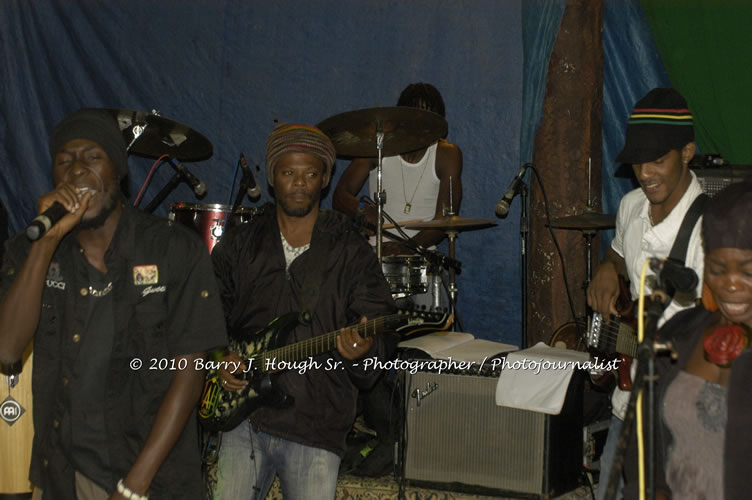 Etana - Live In Concert - One Love Reggae Concert Series 09/10 @ Negril Escape Resort and Spa, December 22, 2009, One Love Drive, West End, Negril, Westmoreland, Jamaica W.I. - Photographs by Net2Market.com - Barry J. Hough Sr, Photographer/Photojournalist - Negril Travel Guide, Negril Jamaica WI - http://www.negriltravelguide.com - info@negriltravelguide.com...!