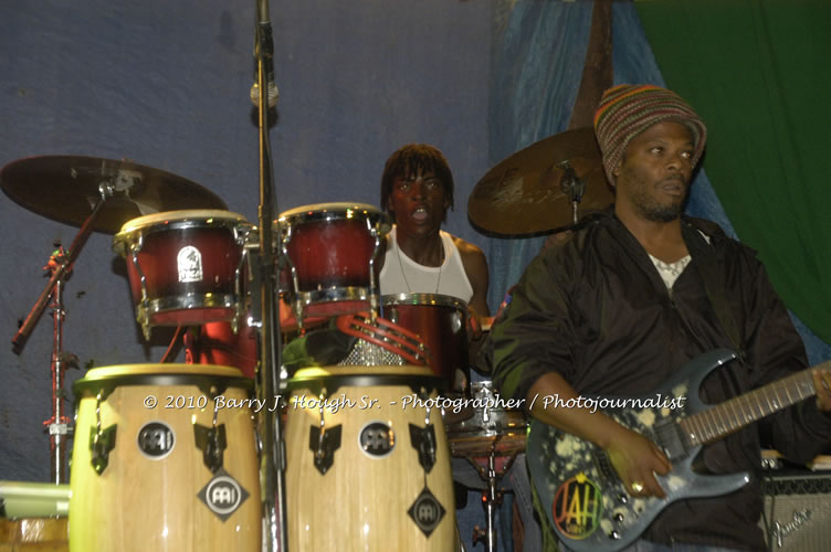 Etana - Live In Concert - One Love Reggae Concert Series 09/10 @ Negril Escape Resort and Spa, December 22, 2009, One Love Drive, West End, Negril, Westmoreland, Jamaica W.I. - Photographs by Net2Market.com - Barry J. Hough Sr, Photographer/Photojournalist - Negril Travel Guide, Negril Jamaica WI - http://www.negriltravelguide.com - info@negriltravelguide.com...!