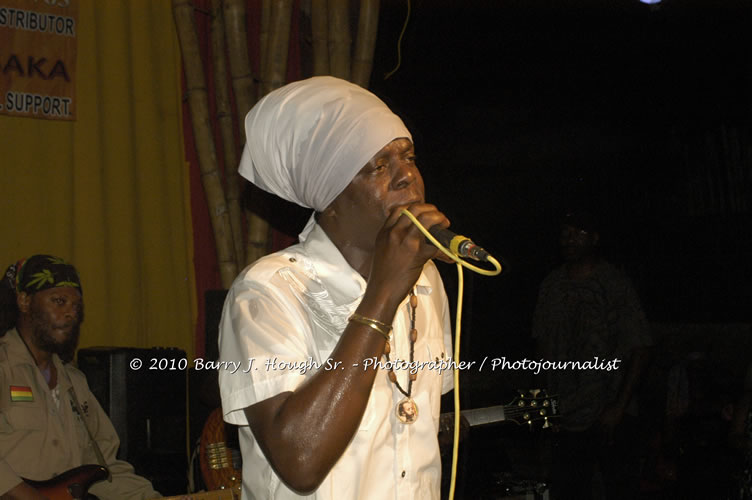 Richie Spice - Live In Concert - One Love Reggae Concert Series 09/10 @ Negril Escape Resort and Spa, January 19, 2010, One Love Drive, West End, Negril, Westmoreland, Jamaica W.I. - Photographs by Net2Market.com - Barry J. Hough Sr, Photographer/Photojournalist - Negril Travel Guide, Negril Jamaica WI - http://www.negriltravelguide.com - info@negriltravelguide.com...!