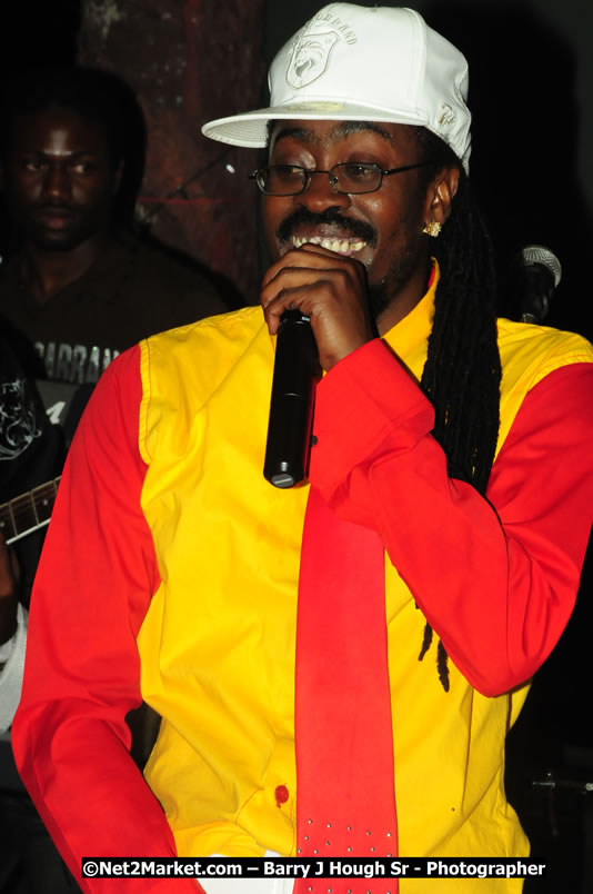 Beenie Man - Live in Concert, plus Hiyah Grade Band @ The Sunset Show @ Negril Escape Resort and Spa, Tuesday, February 3, 2009 - Live Reggae Music at Negril Escape - Tuesday Nights 6:00PM to 10:00 PM - One Love Drive, West End, Negril, Westmoreland, Jamaica W.I. - Photographs by Net2Market.com - Barry J. Hough Sr, Photographer/Photojournalist - The Negril Travel Guide - Negril's and Jamaica's Number One Concert Photography Web Site with over 40,000 Jamaican Concert photographs Published -  Negril Travel Guide, Negril Jamaica WI - http://www.negriltravelguide.com - info@negriltravelguide.com...!