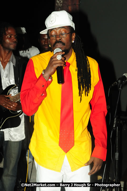 Beenie Man - Live in Concert, plus Hiyah Grade Band @ The Sunset Show @ Negril Escape Resort and Spa, Tuesday, February 3, 2009 - Live Reggae Music at Negril Escape - Tuesday Nights 6:00PM to 10:00 PM - One Love Drive, West End, Negril, Westmoreland, Jamaica W.I. - Photographs by Net2Market.com - Barry J. Hough Sr, Photographer/Photojournalist - The Negril Travel Guide - Negril's and Jamaica's Number One Concert Photography Web Site with over 40,000 Jamaican Concert photographs Published -  Negril Travel Guide, Negril Jamaica WI - http://www.negriltravelguide.com - info@negriltravelguide.com...!