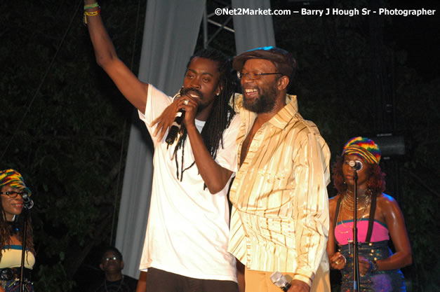 Beres Hammond - Red Stripe Reggae Sumfest 2007 - Zenith - Saturday, July 21, 2007 - Catherine Hall, Montego Bay, St James, Jamaica W.I. - Negril Travel Guide, Negril Jamaica WI - http://www.negriltravelguide.com - info@negriltravelguide.com...!