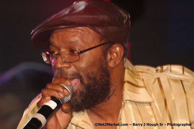 Beres Hammond - Red Stripe Reggae Sumfest 2007 - Zenith - Saturday, July 21, 2007 - Catherine Hall, Montego Bay, St James, Jamaica W.I. - Negril Travel Guide, Negril Jamaica WI - http://www.negriltravelguide.com - info@negriltravelguide.com...!