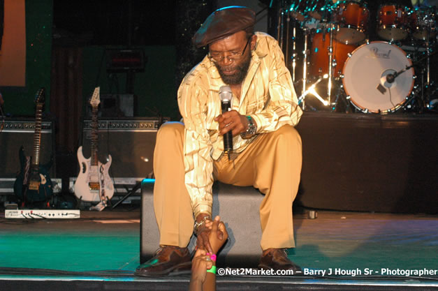 Beres Hammond - Red Stripe Reggae Sumfest 2007 - Zenith - Saturday, July 21, 2007 - Catherine Hall, Montego Bay, St James, Jamaica W.I. - Negril Travel Guide, Negril Jamaica WI - http://www.negriltravelguide.com - info@negriltravelguide.com...!