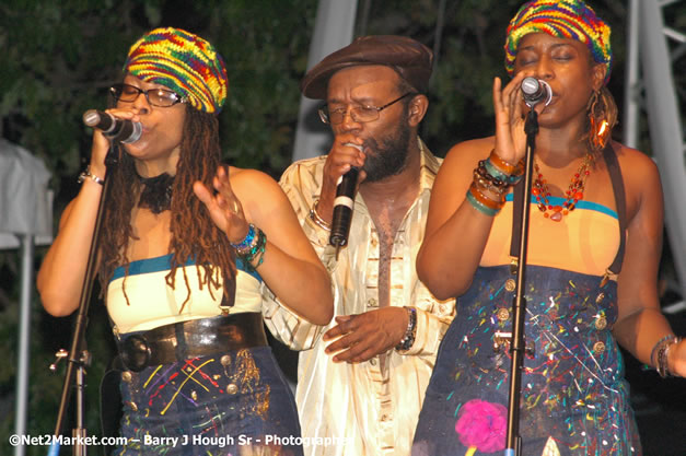 Beres Hammond - Red Stripe Reggae Sumfest 2007 - Zenith - Saturday, July 21, 2007 - Catherine Hall, Montego Bay, St James, Jamaica W.I. - Negril Travel Guide, Negril Jamaica WI - http://www.negriltravelguide.com - info@negriltravelguide.com...!