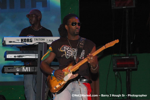 Richie Spice  - Red Stripe Reggae Sumfest 2007 - Zenith - Saturday, July 21, 2007 - Catherine Hall, Montego Bay, St James, Jamaica W.I. - Negril Travel Guide, Negril Jamaica WI - http://www.negriltravelguide.com - info@negriltravelguide.com...!