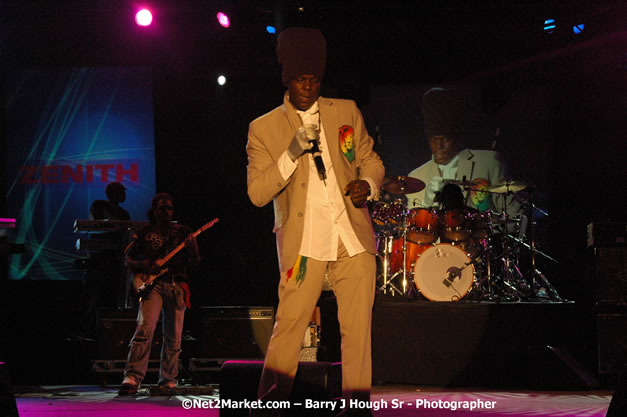 Richie Spice  - Red Stripe Reggae Sumfest 2007 - Zenith - Saturday, July 21, 2007 - Catherine Hall, Montego Bay, St James, Jamaica W.I. - Negril Travel Guide, Negril Jamaica WI - http://www.negriltravelguide.com - info@negriltravelguide.com...!