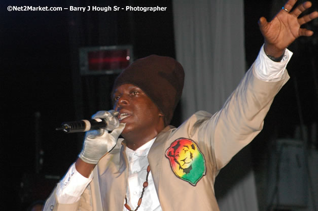 Richie Spice  - Red Stripe Reggae Sumfest 2007 - Zenith - Saturday, July 21, 2007 - Catherine Hall, Montego Bay, St James, Jamaica W.I. - Negril Travel Guide, Negril Jamaica WI - http://www.negriltravelguide.com - info@negriltravelguide.com...!