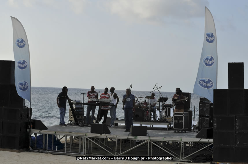 Reggae Sumfest Beach Party at Tropical Beach, Montego Bay - Sunday, July 13, 2008 - Negril Travel Guide, Negril Jamaica WI - http://www.negriltravelguide.com - info@negriltravelguide.com...!