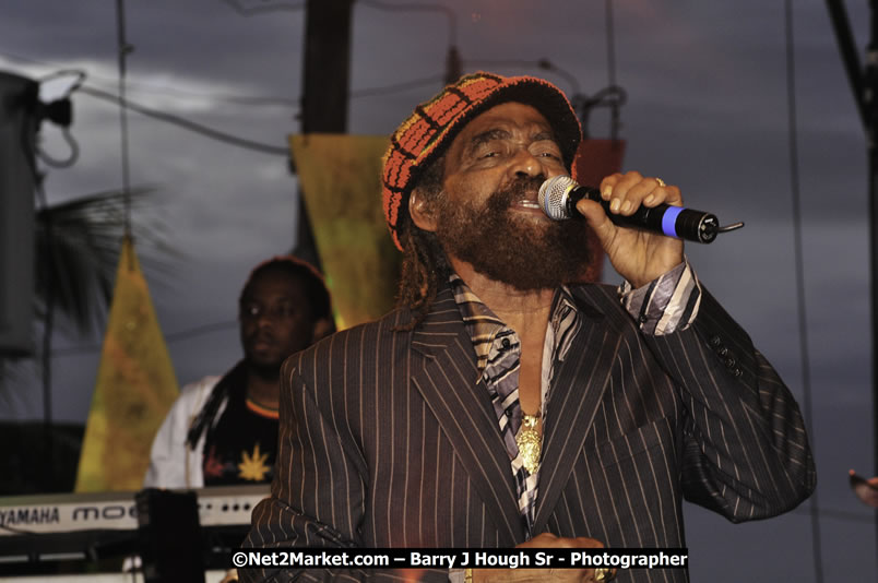 John Holt @ Red Stripe Reggae Sumfest 2008 International Night 2, Catherine Hall, Montego Bay - Saturday, July 19, 2008 - Reggae Sumfest 2008 July 13 - July 19, 2008 - Photographs by Net2Market.com - Barry J. Hough Sr. Photojournalist/Photograper - Photographs taken with a Nikon D300 - Negril Travel Guide, Negril Jamaica WI - http://www.negriltravelguide.com - info@negriltravelguide.com...!