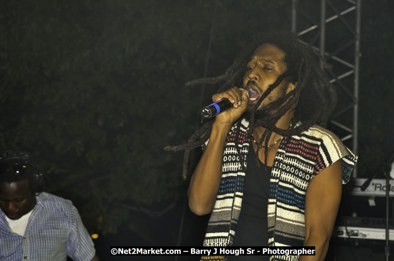 Rootz Underground @ Red Stripe Reggae Sumfest 2008 International Night 2, Catherine Hall, Montego Bay - Saturday, July 19, 2008 - Reggae Sumfest 2008 July 13 - July 19, 2008 - Photographs by Net2Market.com - Barry J. Hough Sr. Photojournalist/Photograper - Photographs taken with a Nikon D300 - Negril Travel Guide, Negril Jamaica WI - http://www.negriltravelguide.com - info@negriltravelguide.com...!