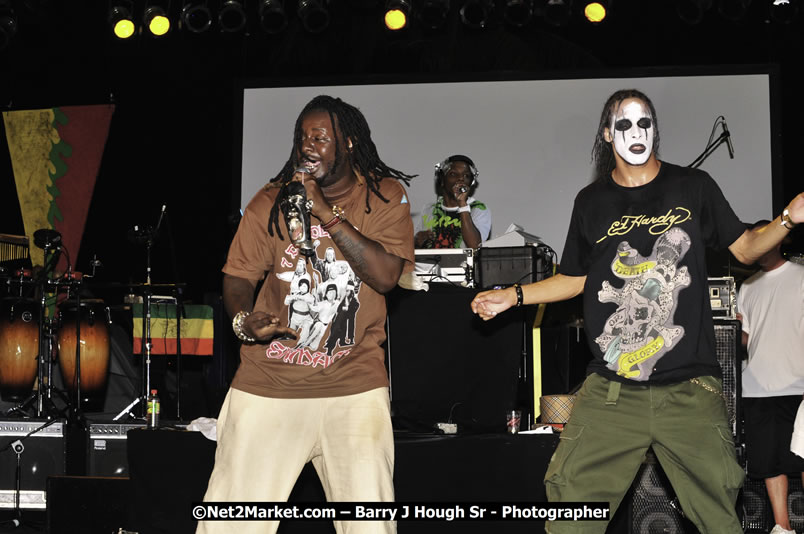 T - Pain @ Red Stripe Reggae Sumfest 2008 International Night 2, Catherine Hall, Montego Bay - Saturday, July 19, 2008 - Reggae Sumfest 2008 July 13 - July 19, 2008 - Photographs by Net2Market.com - Barry J. Hough Sr. Photojournalist/Photograper - Photographs taken with a Nikon D300 - Negril Travel Guide, Negril Jamaica WI - http://www.negriltravelguide.com - info@negriltravelguide.com...!