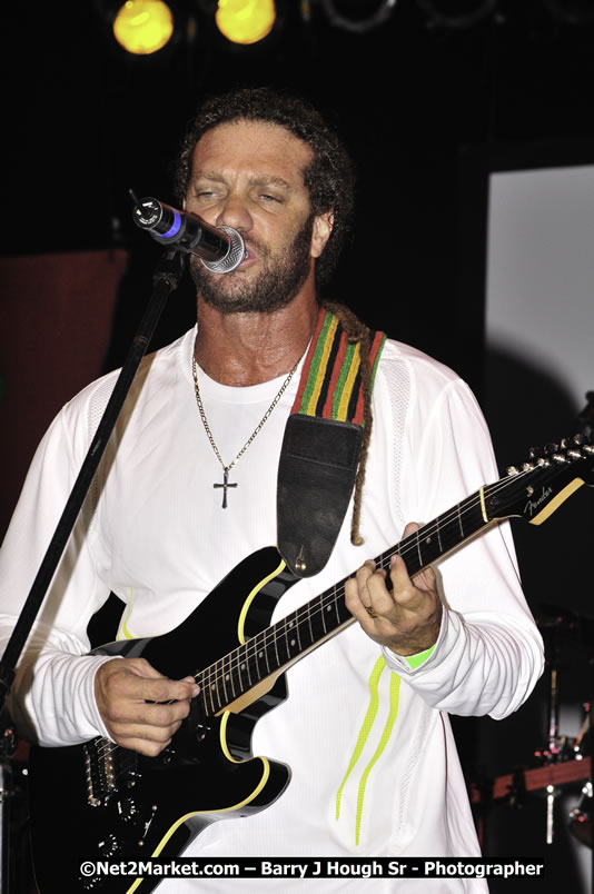 Andy Vernon @ Reggae Sumfest 2008 International Night 2, Catherine Hall, Montego Bay - Saturday, July 19, 2008 - Reggae Sumfest 2008 July 13 - July 19, 2008 - Photographs by Net2Market.com - Barry J. Hough Sr. Photojournalist/Photograper - Photographs taken with a Nikon D300 - Negril Travel Guide, Negril Jamaica WI - http://www.negriltravelguide.com - info@negriltravelguide.com...!