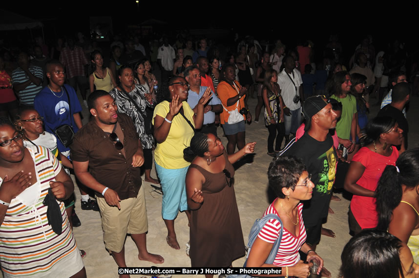 Reggae Sumfest Beach Party at Tropical Beach, Montego Bay - Sunday, July 13, 2008 - Negril Travel Guide, Negril Jamaica WI - http://www.negriltravelguide.com - info@negriltravelguide.com...!