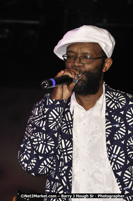 Beres Hammond @ Reggae Sumfest 2008 International Night 2, Catherine Hall, Montego Bay - Saturday, July 19, 2008 - Reggae Sumfest 2008 July 13 - July 19, 2008 - Photographs by Net2Market.com - Barry J. Hough Sr. Photojournalist/Photograper - Photographs taken with a Nikon D300 - Negril Travel Guide, Negril Jamaica WI - http://www.negriltravelguide.com - info@negriltravelguide.com...!