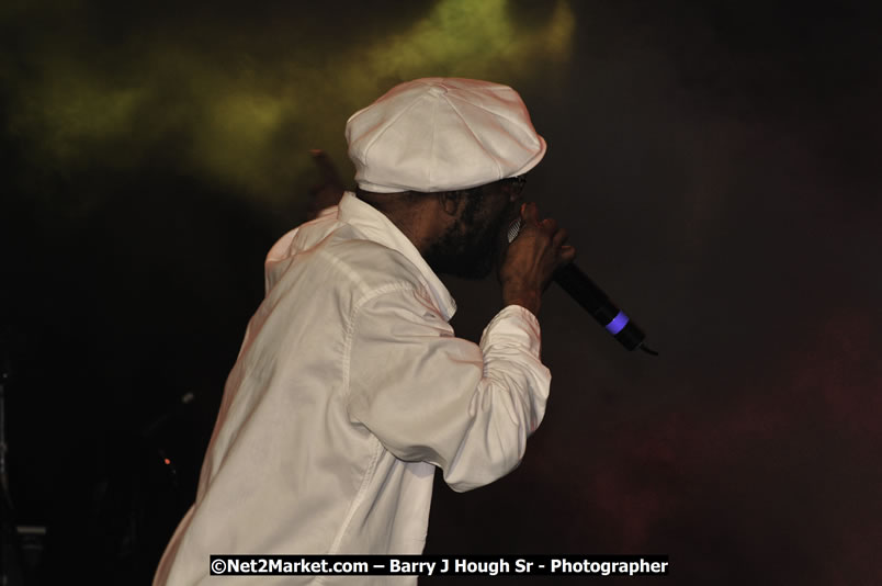 Beres Hammond @ Reggae Sumfest 2008 International Night 2, Catherine Hall, Montego Bay - Saturday, July 19, 2008 - Reggae Sumfest 2008 July 13 - July 19, 2008 - Photographs by Net2Market.com - Barry J. Hough Sr. Photojournalist/Photograper - Photographs taken with a Nikon D300 - Negril Travel Guide, Negril Jamaica WI - http://www.negriltravelguide.com - info@negriltravelguide.com...!