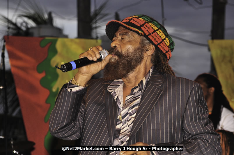 John Holt @ Reggae Sumfest 2008 International Night 2, Catherine Hall, Montego Bay - Saturday, July 19, 2008 - Reggae Sumfest 2008 July 13 - July 19, 2008 - Photographs by Net2Market.com - Barry J. Hough Sr. Photojournalist/Photograper - Photographs taken with a Nikon D300 - Negril Travel Guide, Negril Jamaica WI - http://www.negriltravelguide.com - info@negriltravelguide.com...!