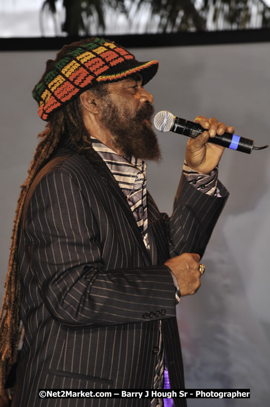 John Holt @ Reggae Sumfest 2008 International Night 2, Catherine Hall, Montego Bay - Saturday, July 19, 2008 - Reggae Sumfest 2008 July 13 - July 19, 2008 - Photographs by Net2Market.com - Barry J. Hough Sr. Photojournalist/Photograper - Photographs taken with a Nikon D300 - Negril Travel Guide, Negril Jamaica WI - http://www.negriltravelguide.com - info@negriltravelguide.com...!