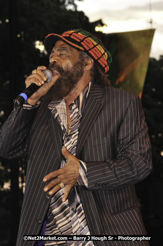 John Holt @ Reggae Sumfest 2008 International Night 2, Catherine Hall, Montego Bay - Saturday, July 19, 2008 - Reggae Sumfest 2008 July 13 - July 19, 2008 - Photographs by Net2Market.com - Barry J. Hough Sr. Photojournalist/Photograper - Photographs taken with a Nikon D300 - Negril Travel Guide, Negril Jamaica WI - http://www.negriltravelguide.com - info@negriltravelguide.com...!