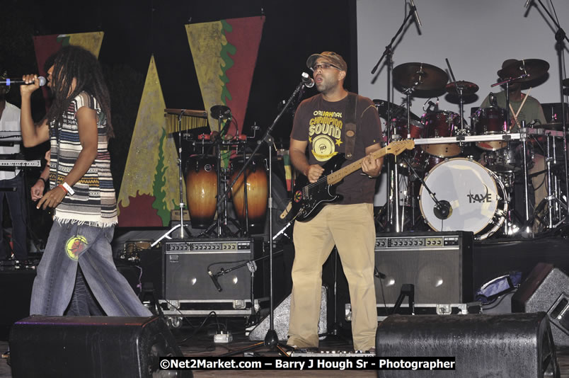 Rootz Underground @ Reggae Sumfest 2008 International Night 2, Catherine Hall, Montego Bay - Saturday, July 19, 2008 - Reggae Sumfest 2008 July 13 - July 19, 2008 - Photographs by Net2Market.com - Barry J. Hough Sr. Photojournalist/Photograper - Photographs taken with a Nikon D300 - Negril Travel Guide, Negril Jamaica WI - http://www.negriltravelguide.com - info@negriltravelguide.com...!