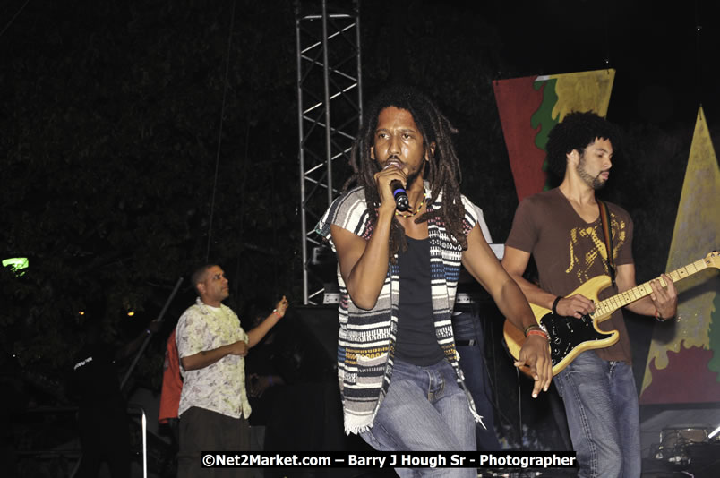 Rootz Underground @ Reggae Sumfest 2008 International Night 2, Catherine Hall, Montego Bay - Saturday, July 19, 2008 - Reggae Sumfest 2008 July 13 - July 19, 2008 - Photographs by Net2Market.com - Barry J. Hough Sr. Photojournalist/Photograper - Photographs taken with a Nikon D300 - Negril Travel Guide, Negril Jamaica WI - http://www.negriltravelguide.com - info@negriltravelguide.com...!