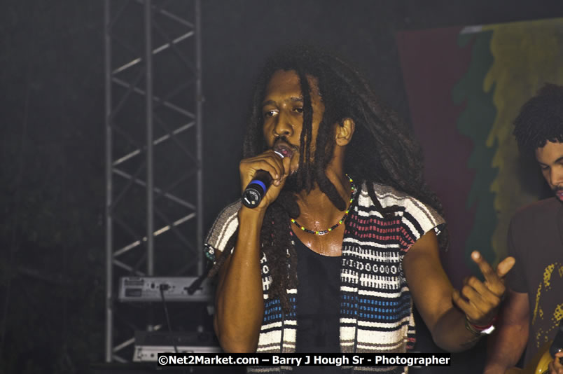 Rootz Underground @ Reggae Sumfest 2008 International Night 2, Catherine Hall, Montego Bay - Saturday, July 19, 2008 - Reggae Sumfest 2008 July 13 - July 19, 2008 - Photographs by Net2Market.com - Barry J. Hough Sr. Photojournalist/Photograper - Photographs taken with a Nikon D300 - Negril Travel Guide, Negril Jamaica WI - http://www.negriltravelguide.com - info@negriltravelguide.com...!