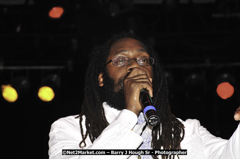 Tarrus Riley @ Reggae Sumfest 2008 International Night 2, Catherine Hall, Montego Bay - Saturday, July 19, 2008 - Reggae Sumfest 2008 July 13 - July 19, 2008 - Photographs by Net2Market.com - Barry J. Hough Sr. Photojournalist/Photograper - Photographs taken with a Nikon D300 - Negril Travel Guide, Negril Jamaica WI - http://www.negriltravelguide.com - info@negriltravelguide.com...!