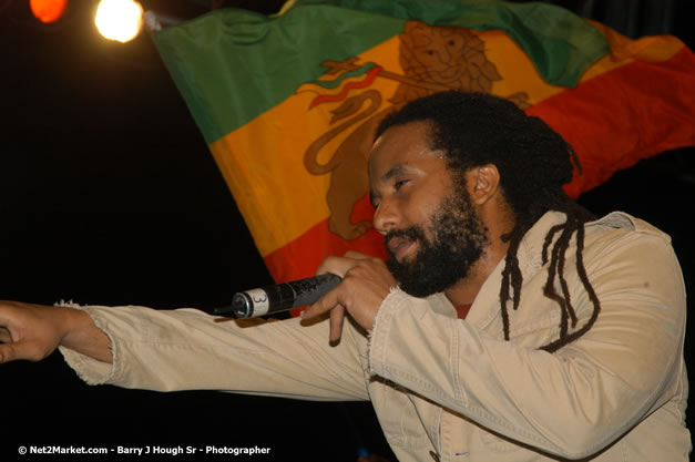 The Marley Brother's - Damian, Stephen, Julian, and Kimani - Smile Jamaica, Nine Miles, St Anns, Jamaica - Saturday, February 10, 2007 - The Smile Jamaica Concert, a symbolic homecoming in Bob Marley's birthplace of Nine Miles - Negril Travel Guide, Negril Jamaica WI - http://www.negriltravelguide.com - info@negriltravelguide.com...!