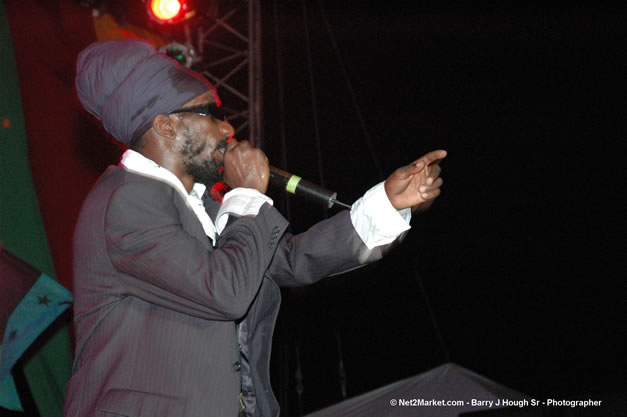 Sizzla - Ignition - The Internation Fire Blazes - Friday, July 21, 2006 - Montego Bay, Jamaica - Negril Travel Guide, Negril Jamaica WI - http://www.negriltravelguide.com - info@negriltravelguide.com...!